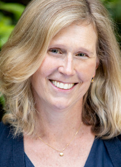 Hannah Schneewind, Consulting Author