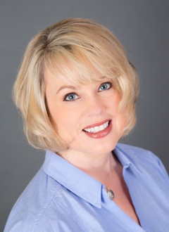 Lisa Eickholdt, Consulting Author